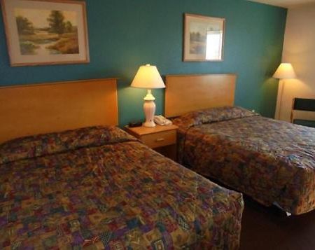 Herington Inn And Suites Kültér fotó