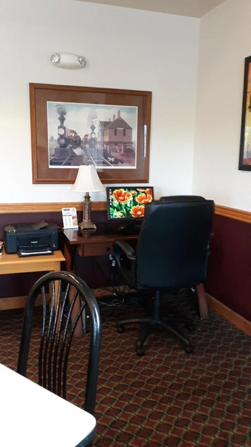 Herington Inn And Suites Kültér fotó