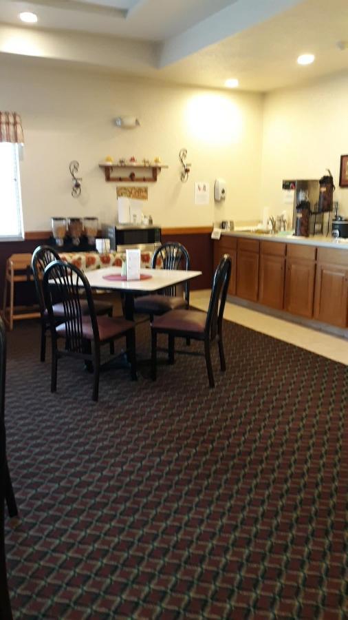 Herington Inn And Suites Kültér fotó